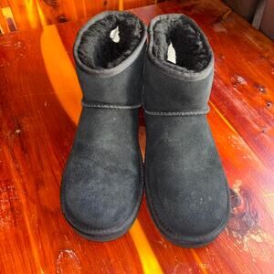 Nwot size 8 black ugg koolaburra boots